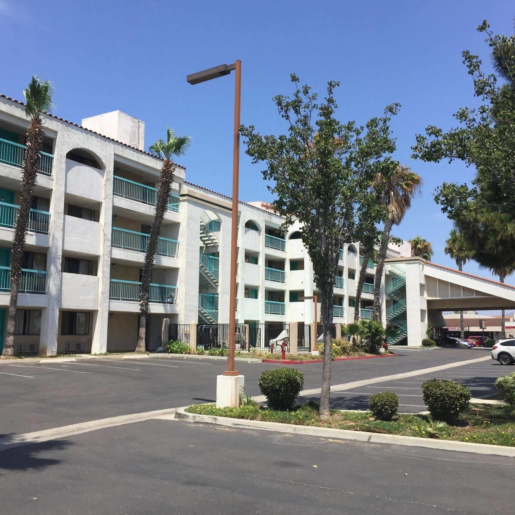 Days Inn By Wyndham Chula Vista-San Diego Ngoại thất bức ảnh
